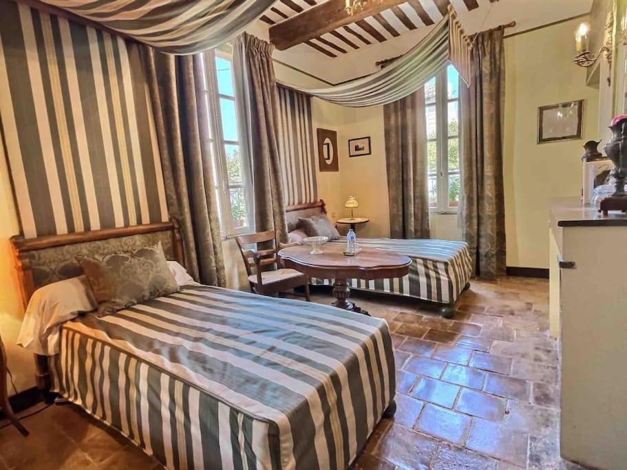 Chez Lydia - Osez La Vie De Chateau ! Pont Du Gard, Uzes Ремулін Екстер'єр фото