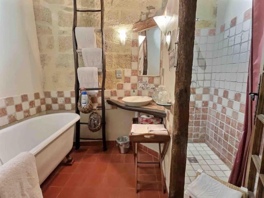 Chez Lydia - Osez La Vie De Chateau ! Pont Du Gard, Uzes Ремулін Екстер'єр фото